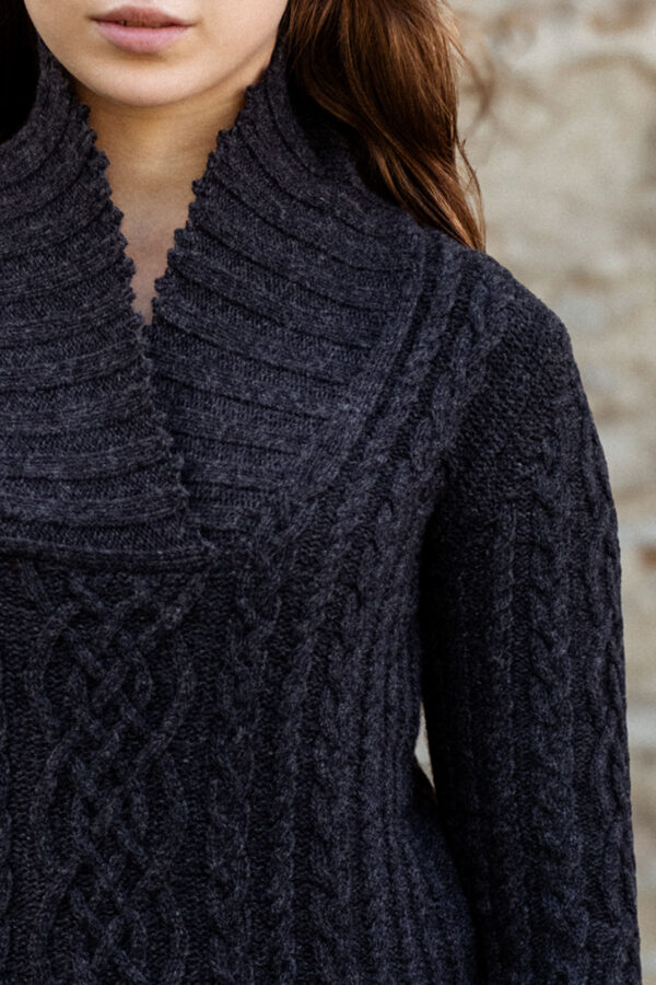 MITHIO women´s merinowool shawl collar sweater KALA MARI Bi Black close