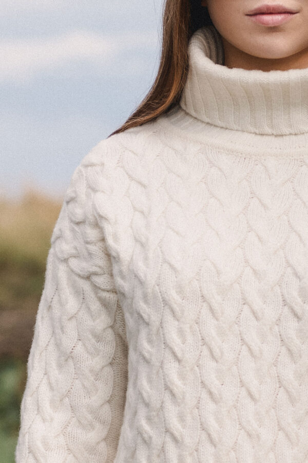 MITHIO women´s merinowool big cable sweater MARELLE Off White close